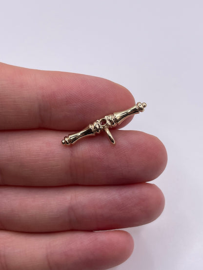 9ct gold pink topaz t bar pendant