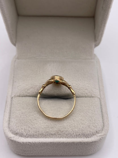 9ct gold green agate claddagh ring