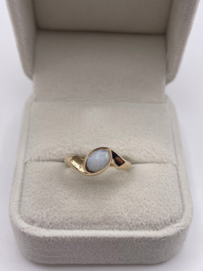 9ct gold opal ring