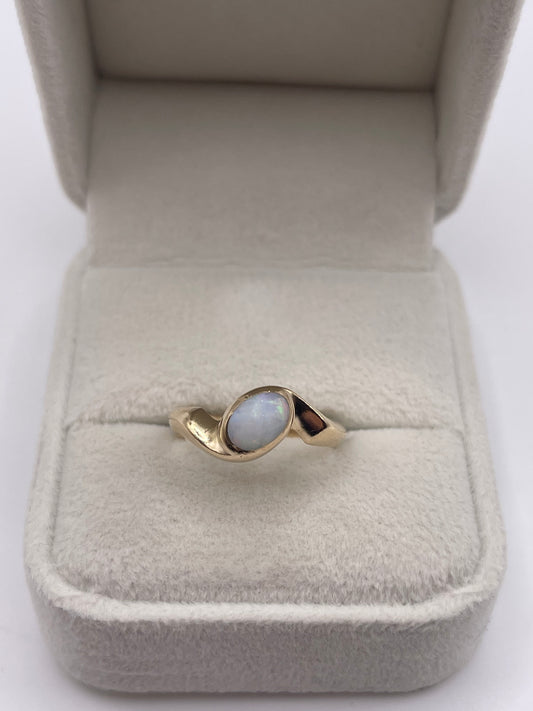 9ct gold opal ring