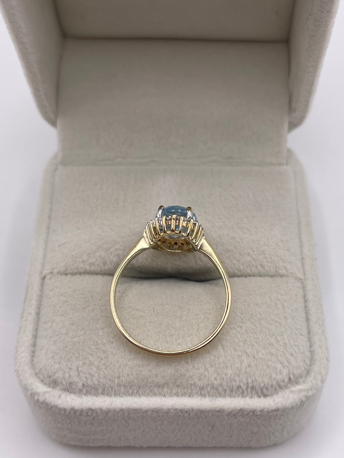 9ct gold topaz and diamond ring