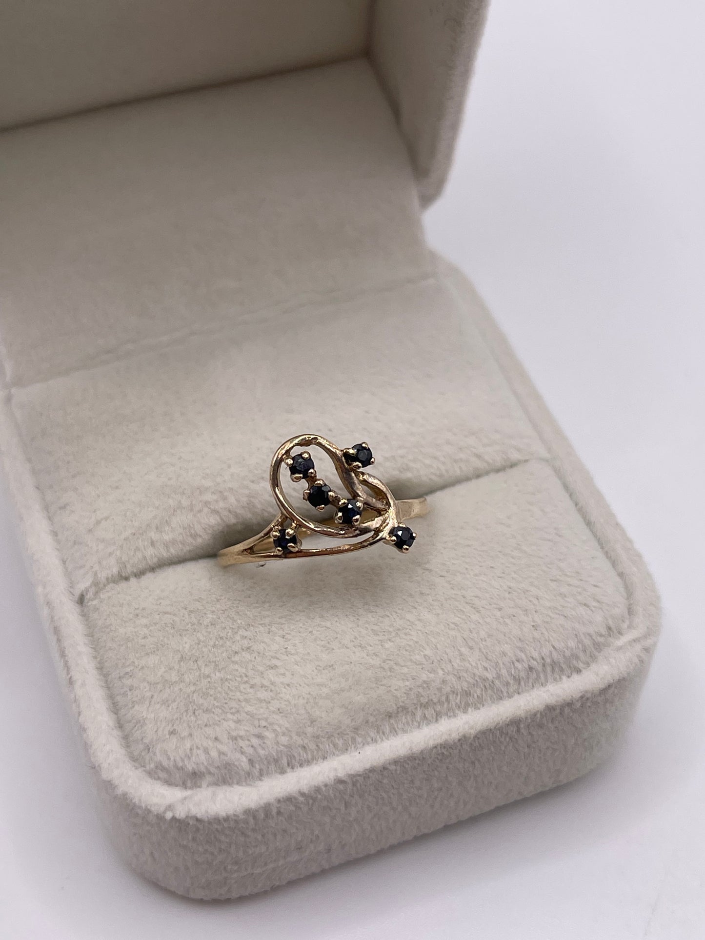 9ct gold sapphire ring