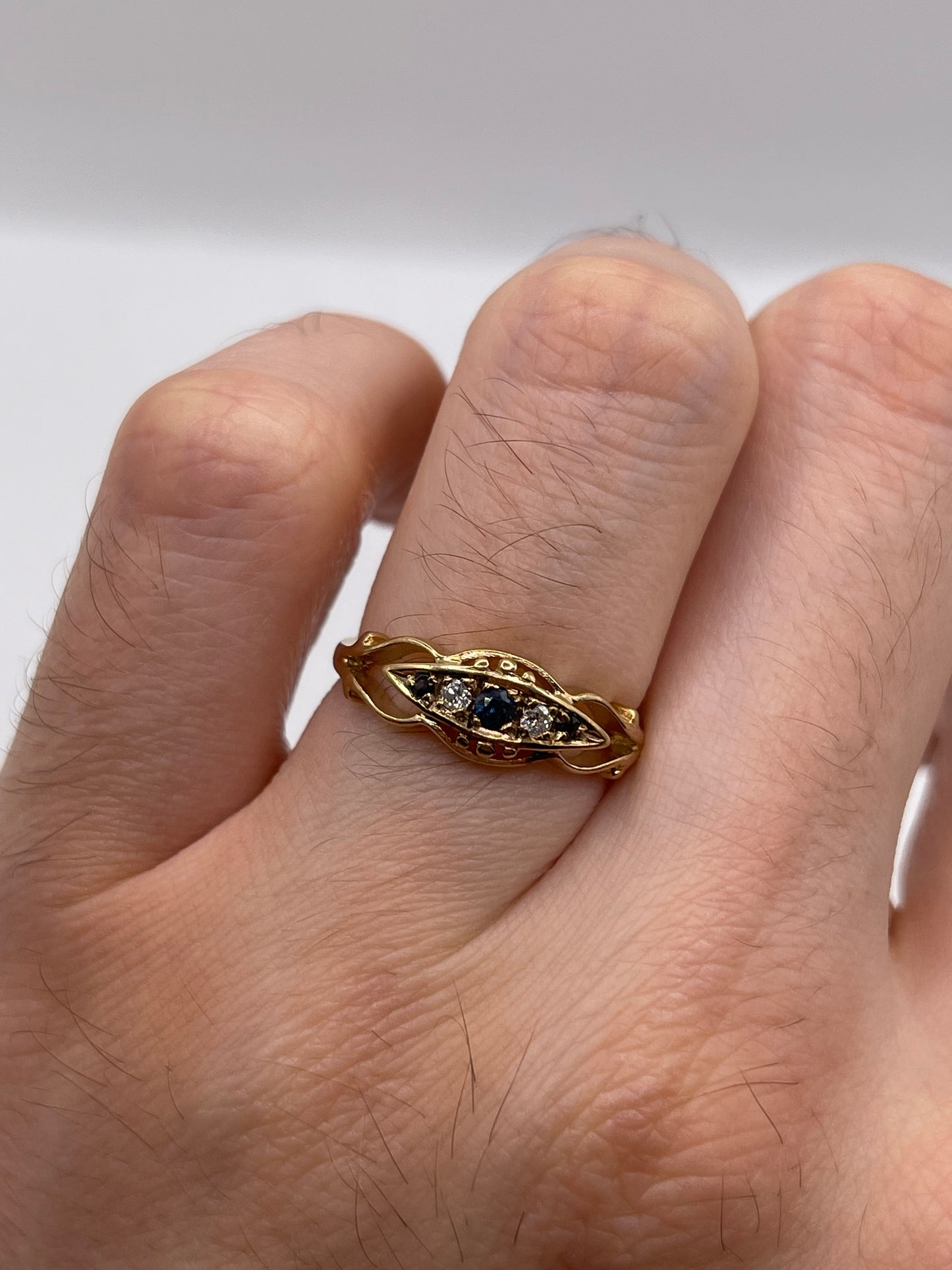 9ct gold sapphire and diamond ring