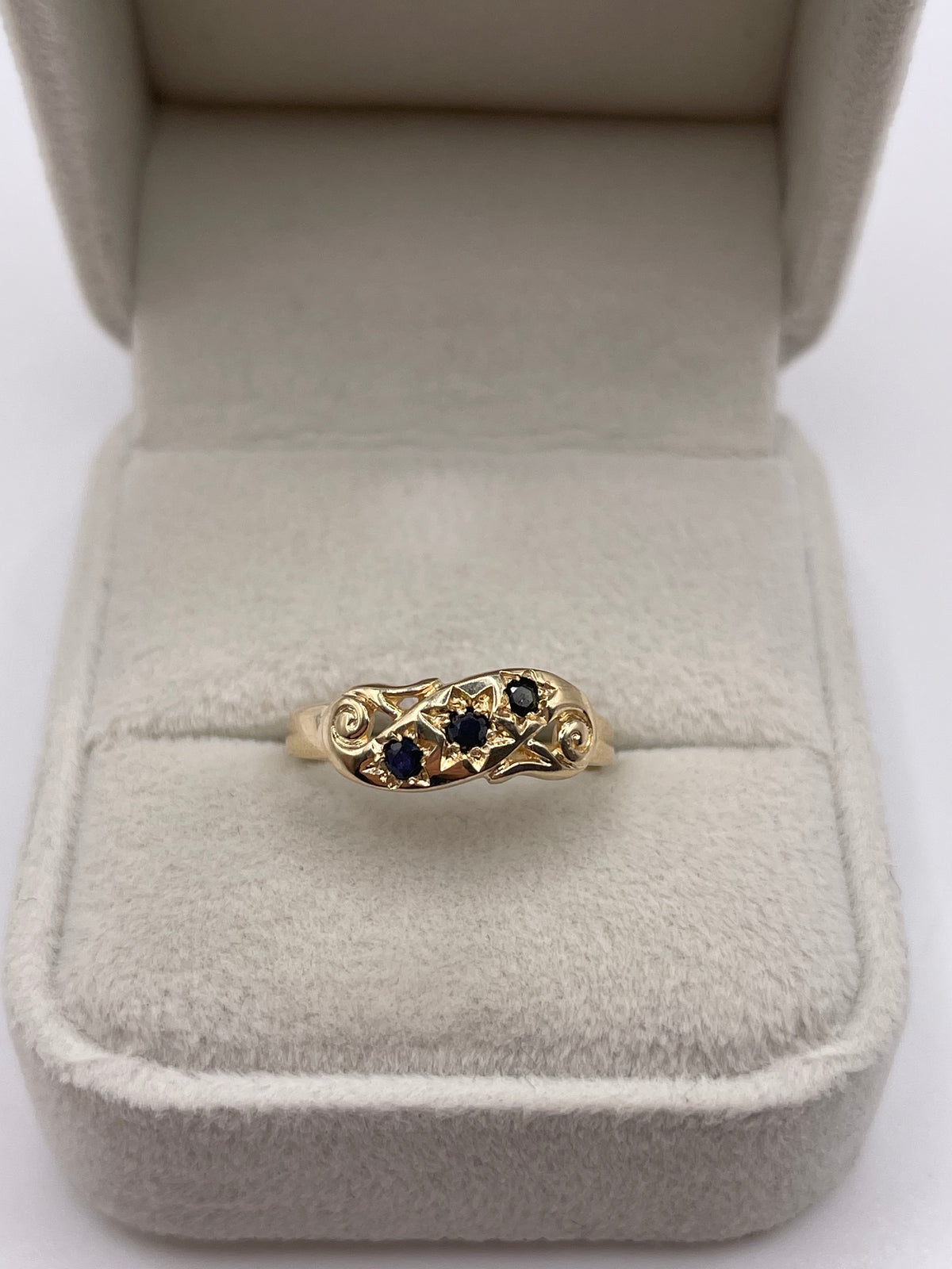 9ct gold sapphire gypsy ring
