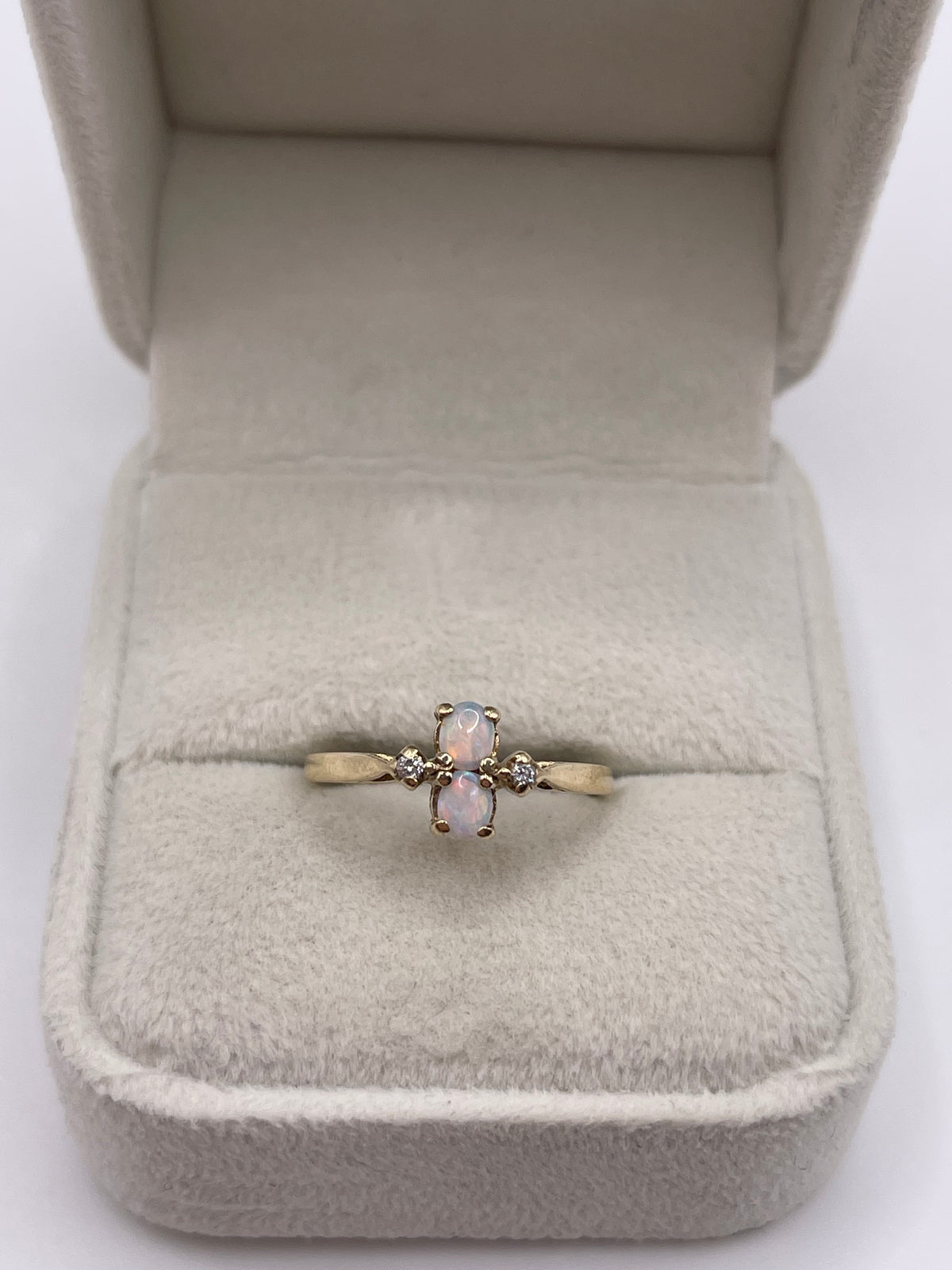9ct gold opal and diamond ring