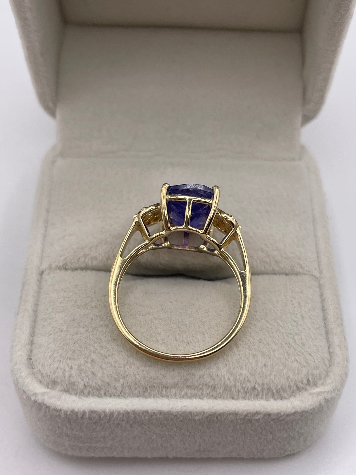 9ct gold tanzanite and diamond ring