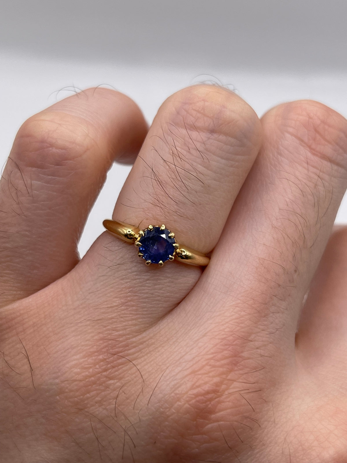 Antique 18ct gold sapphire ring