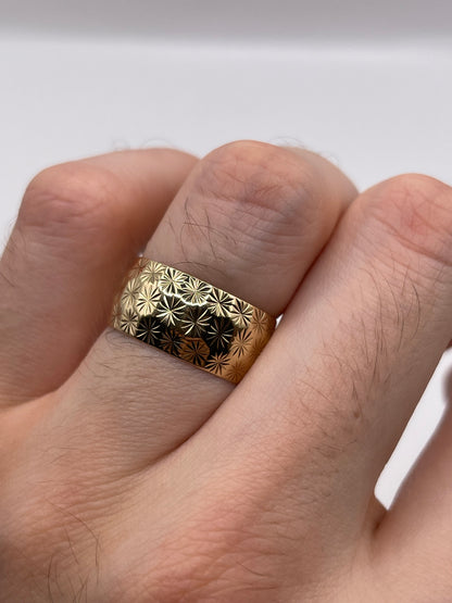 9ct gold patterned band