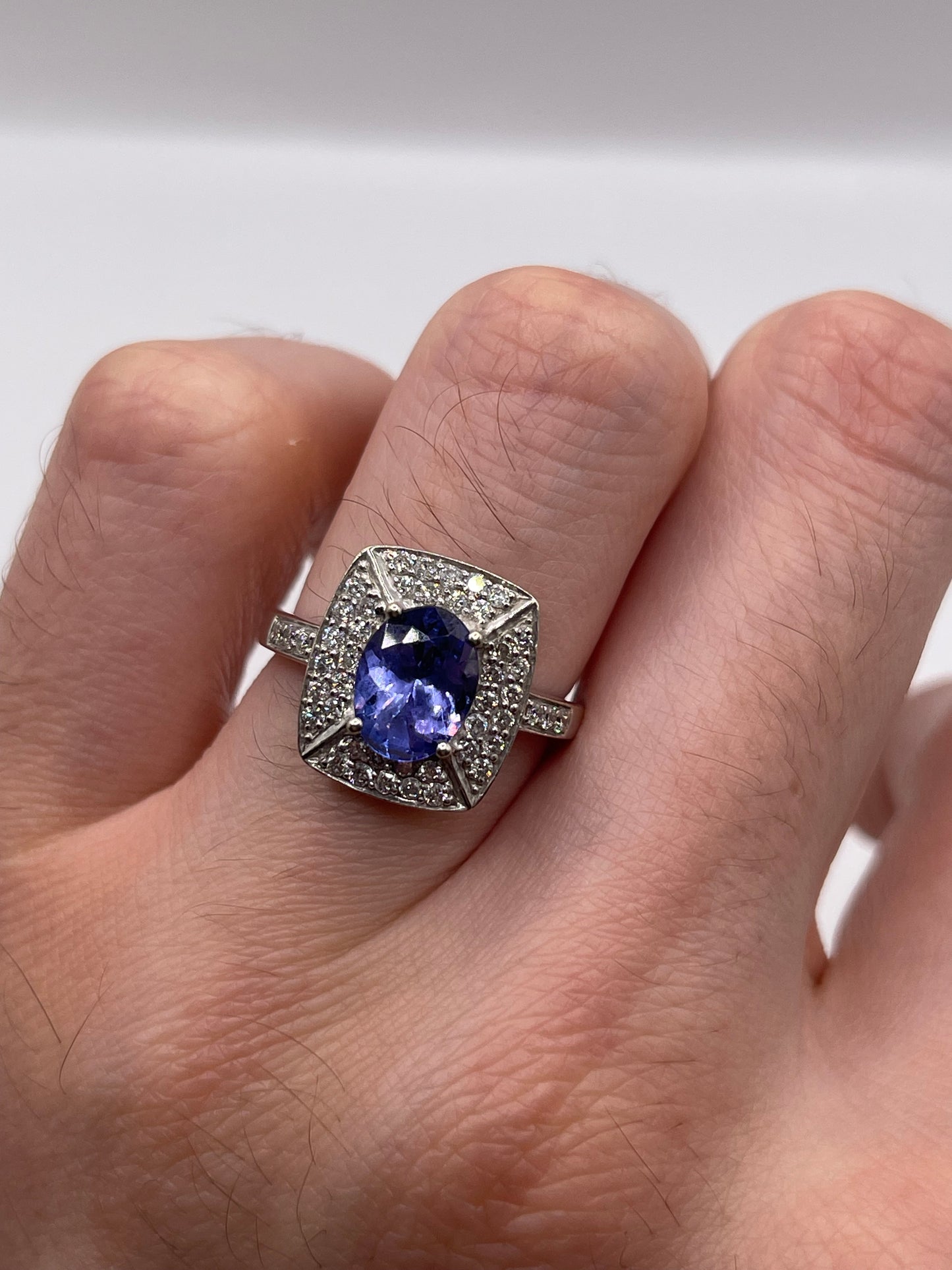 14ct white gold tanzanite and diamons ring