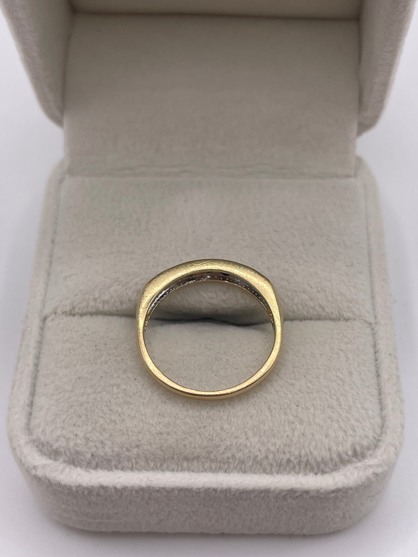 9ct gold sapphire and diamond ring