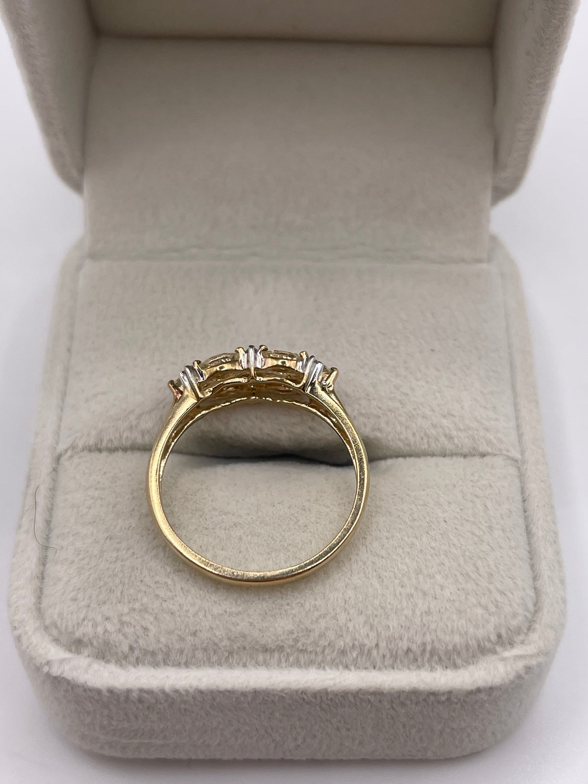 9ct gold sapphire and diamond ring