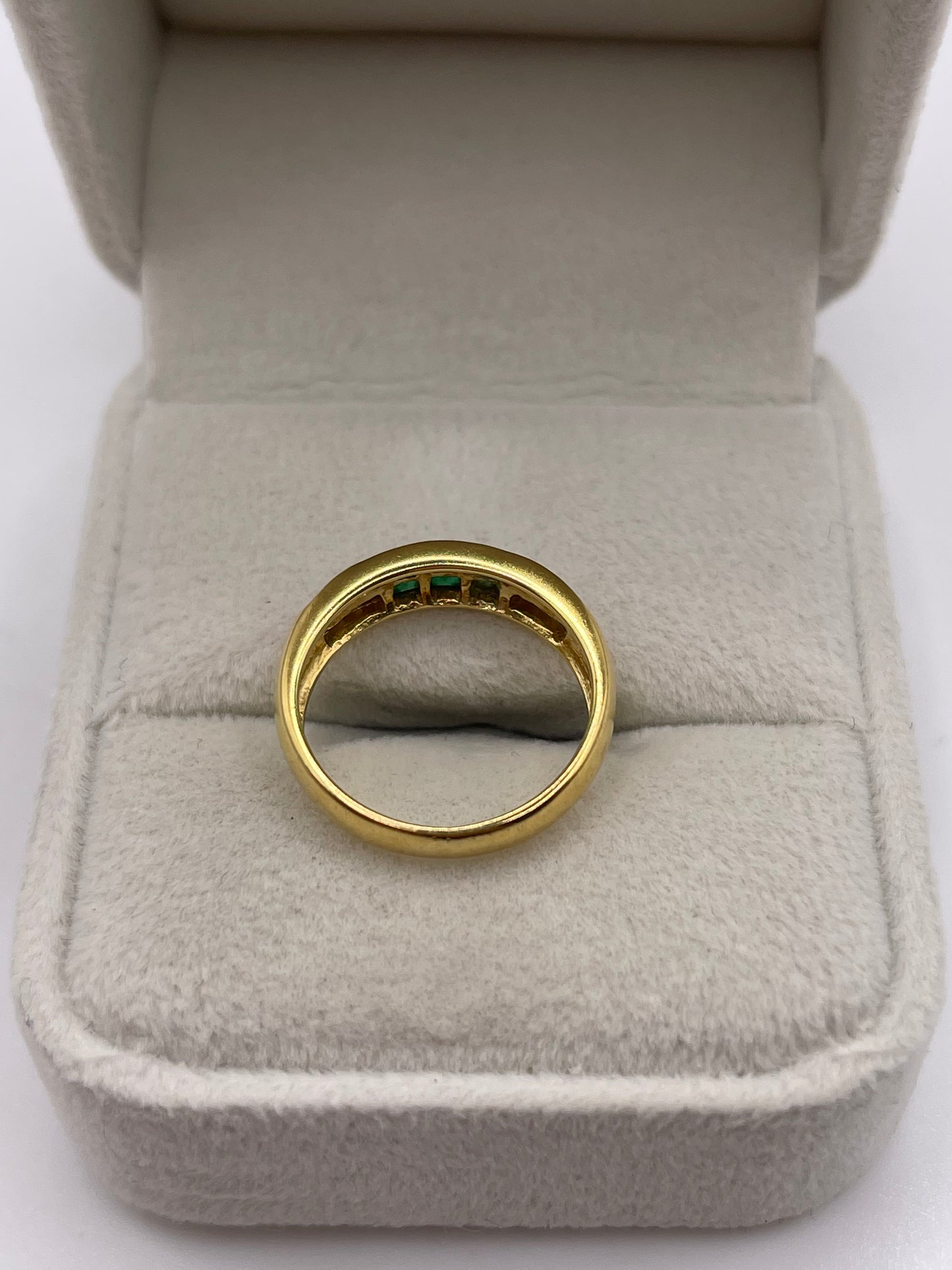 18ct gold emerald and diamond ring