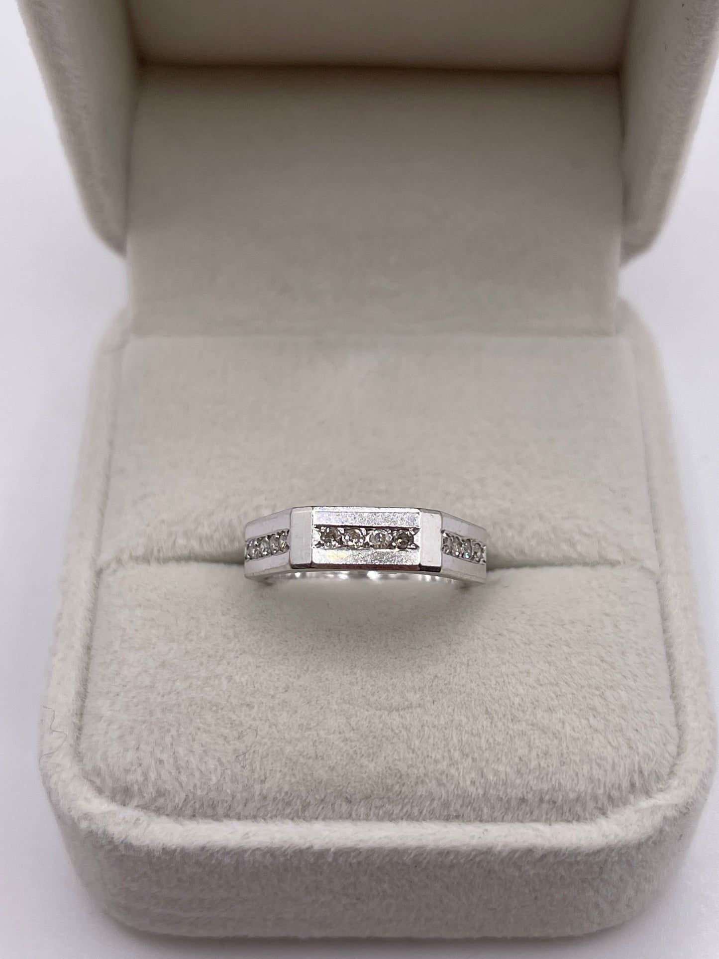 9ct white gold diamond ring