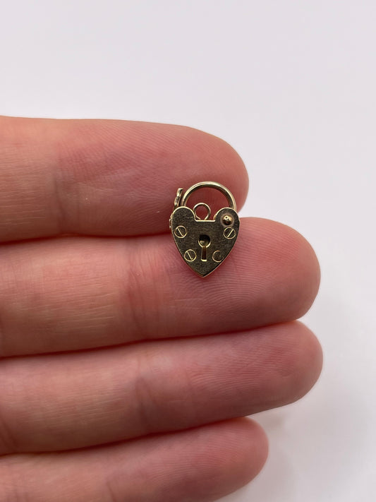 9ct gold padlock 4