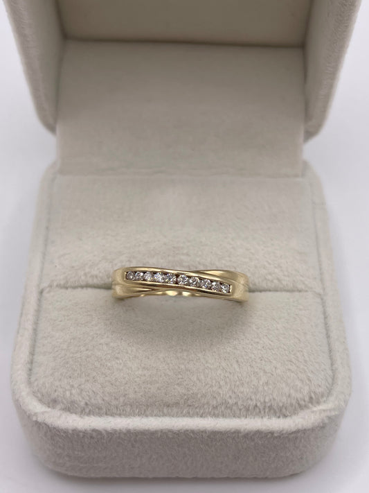 9ct gold diamond ring