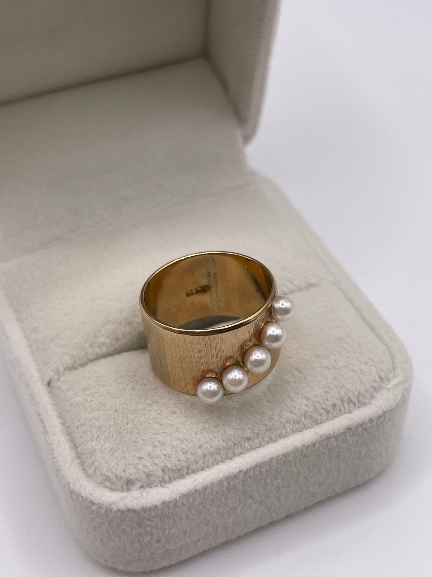 9ct gold pearl ring