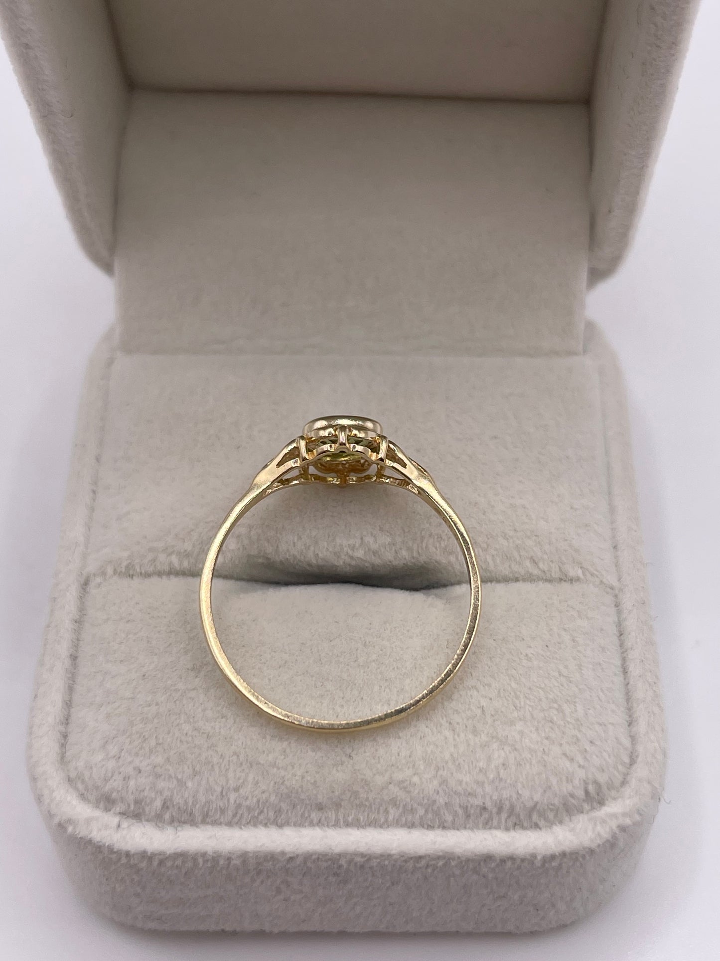 9ct gold quartz ring