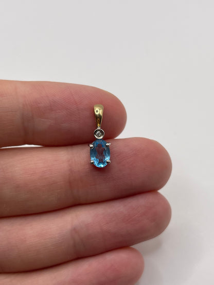 9ct gold topaz and diamond pendant