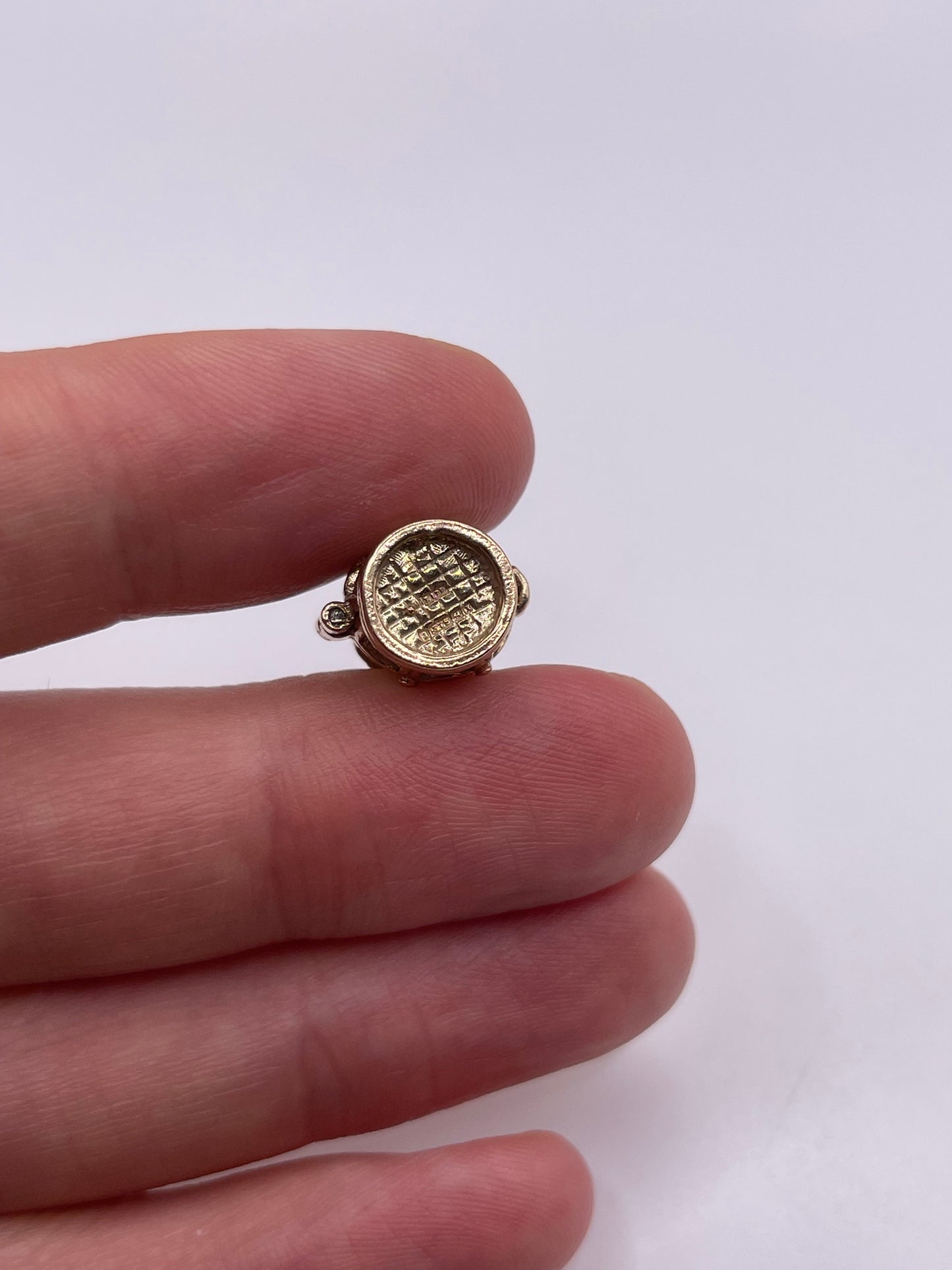 9ct gold lantern charm