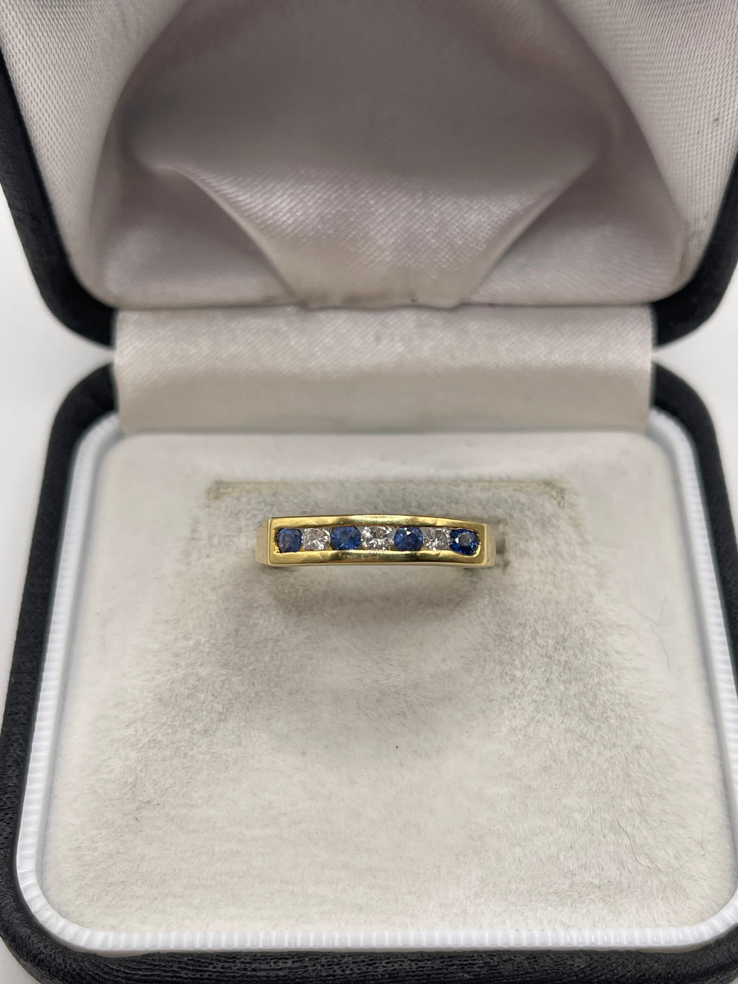 18ct gold sapphire and diamond ring