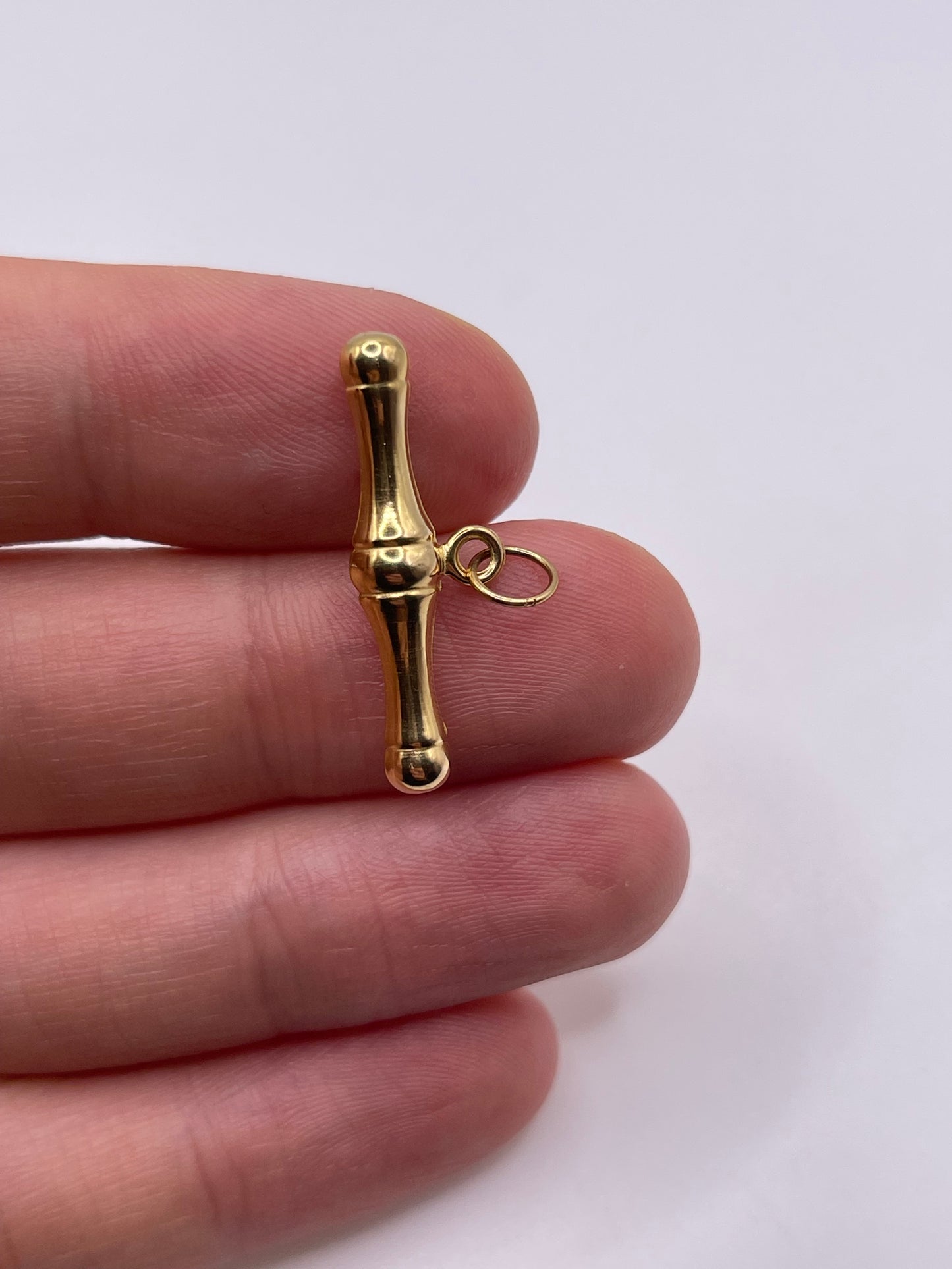 9ct gold t bar pendant
