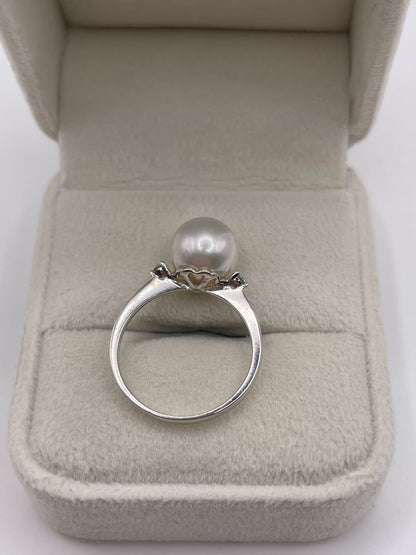 9ct white gold pearl and diamond ring