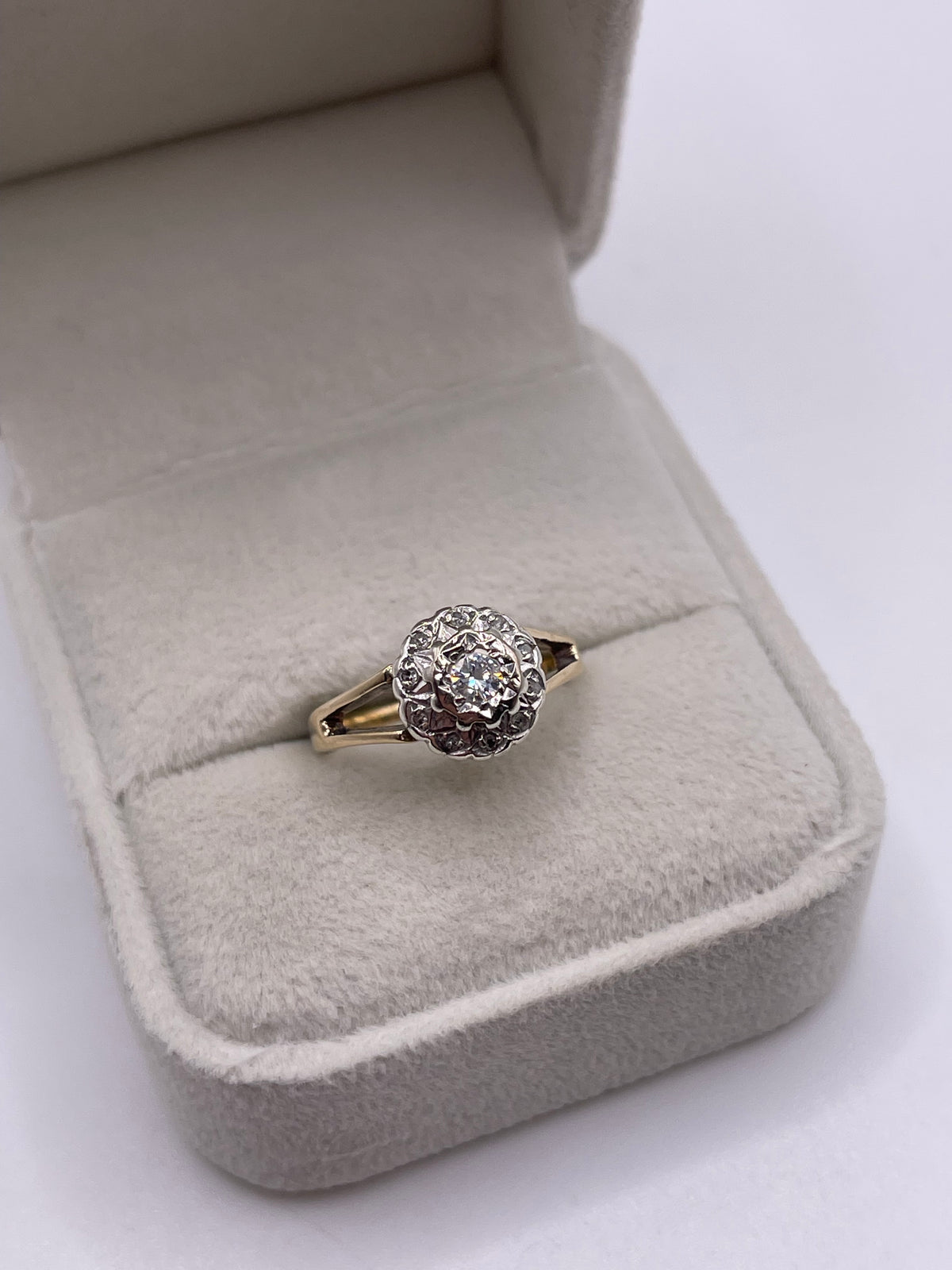 9ct gold diamond cluster ring