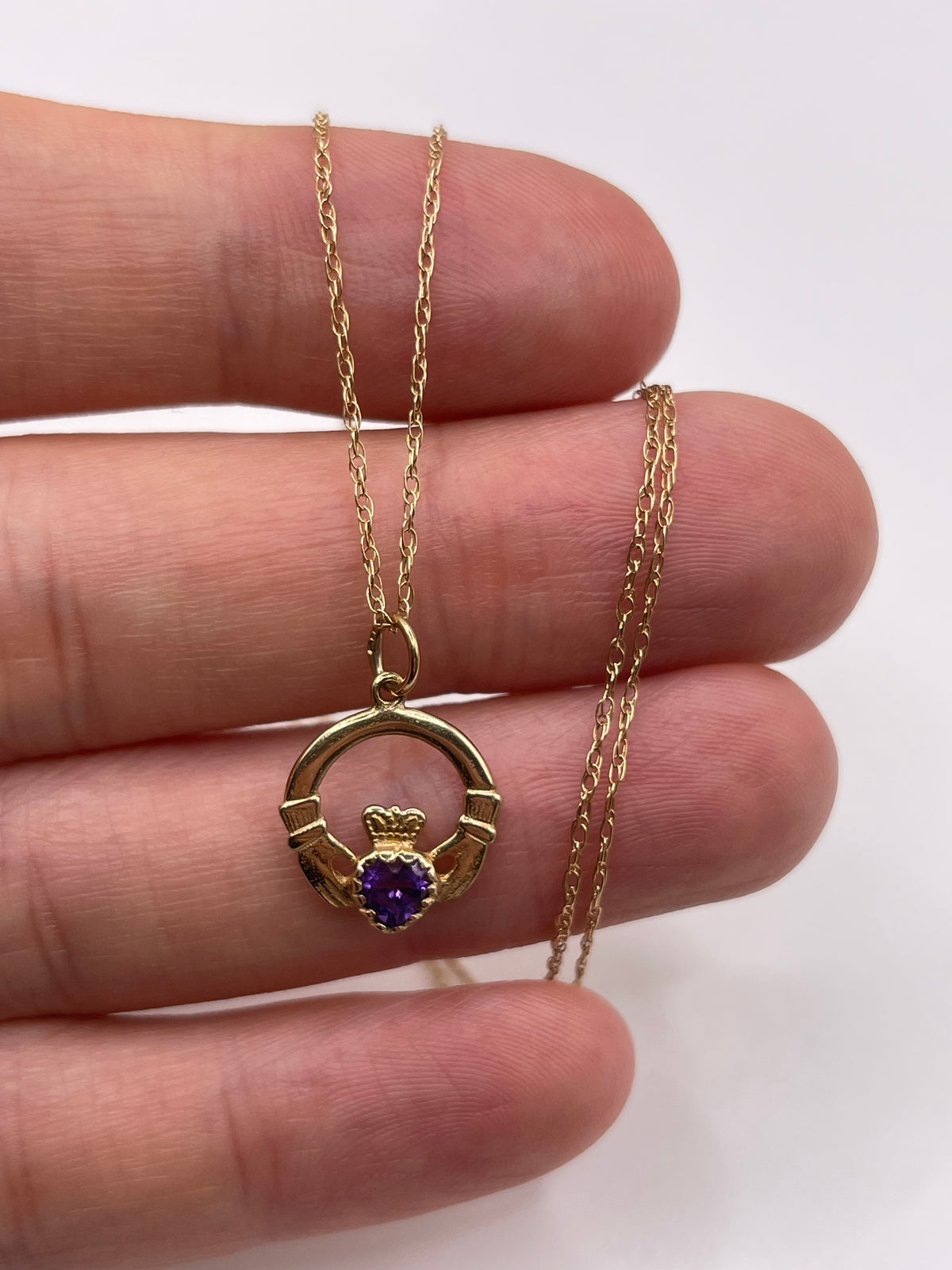 9ct gold amethyst claddagh necklace