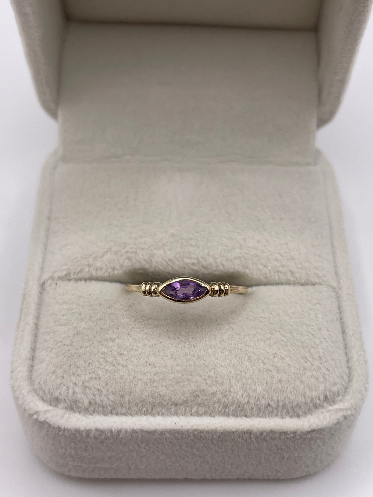 9ct gold amethyst ring