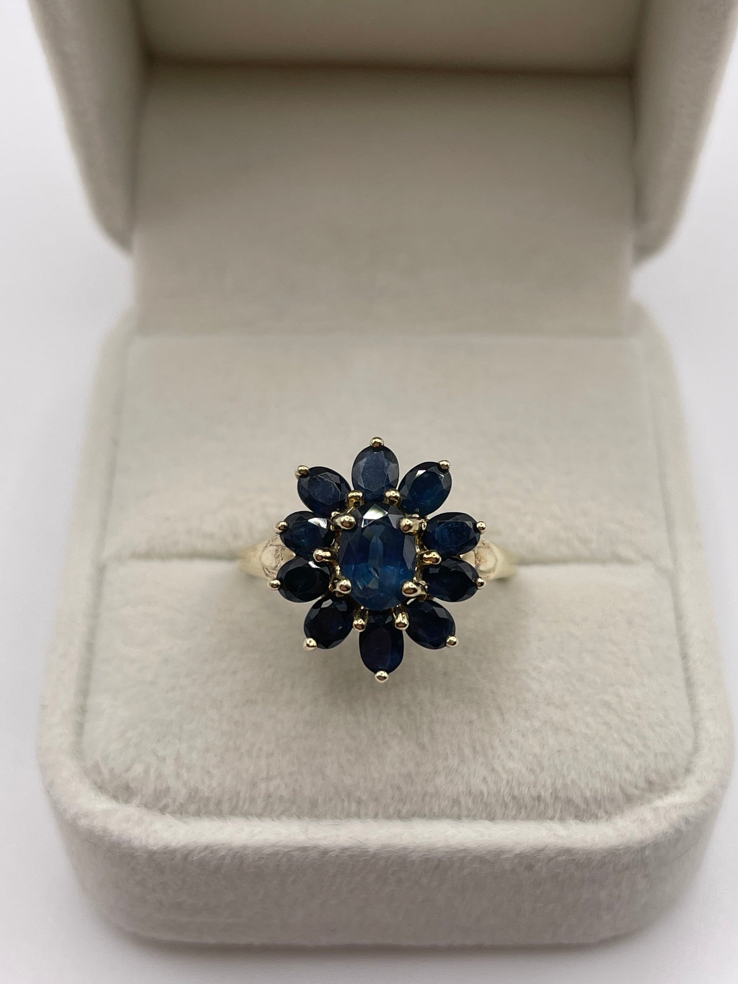 9ct gold sapphire cluster ring
