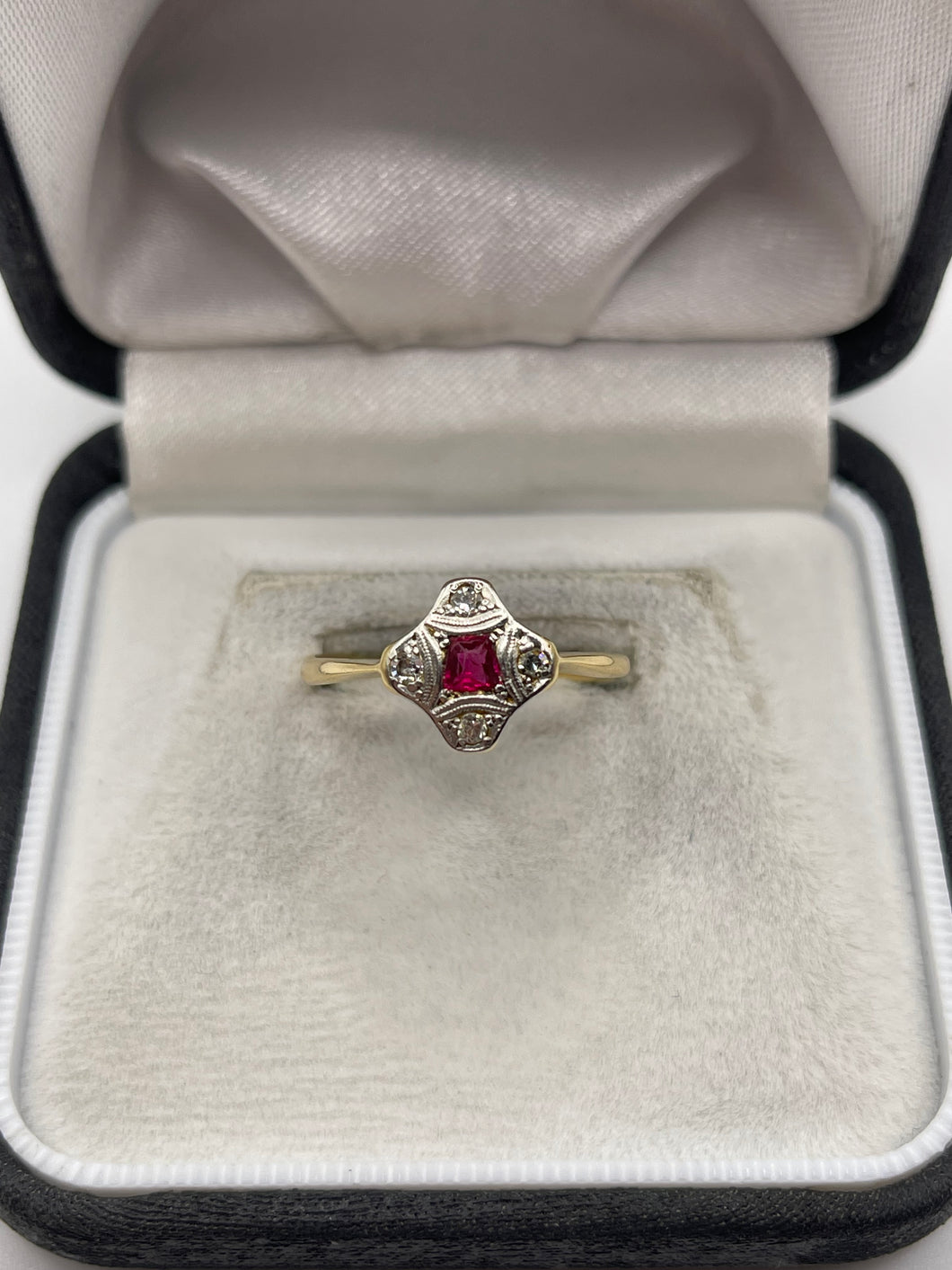 18ct gold ruby and diamond ring