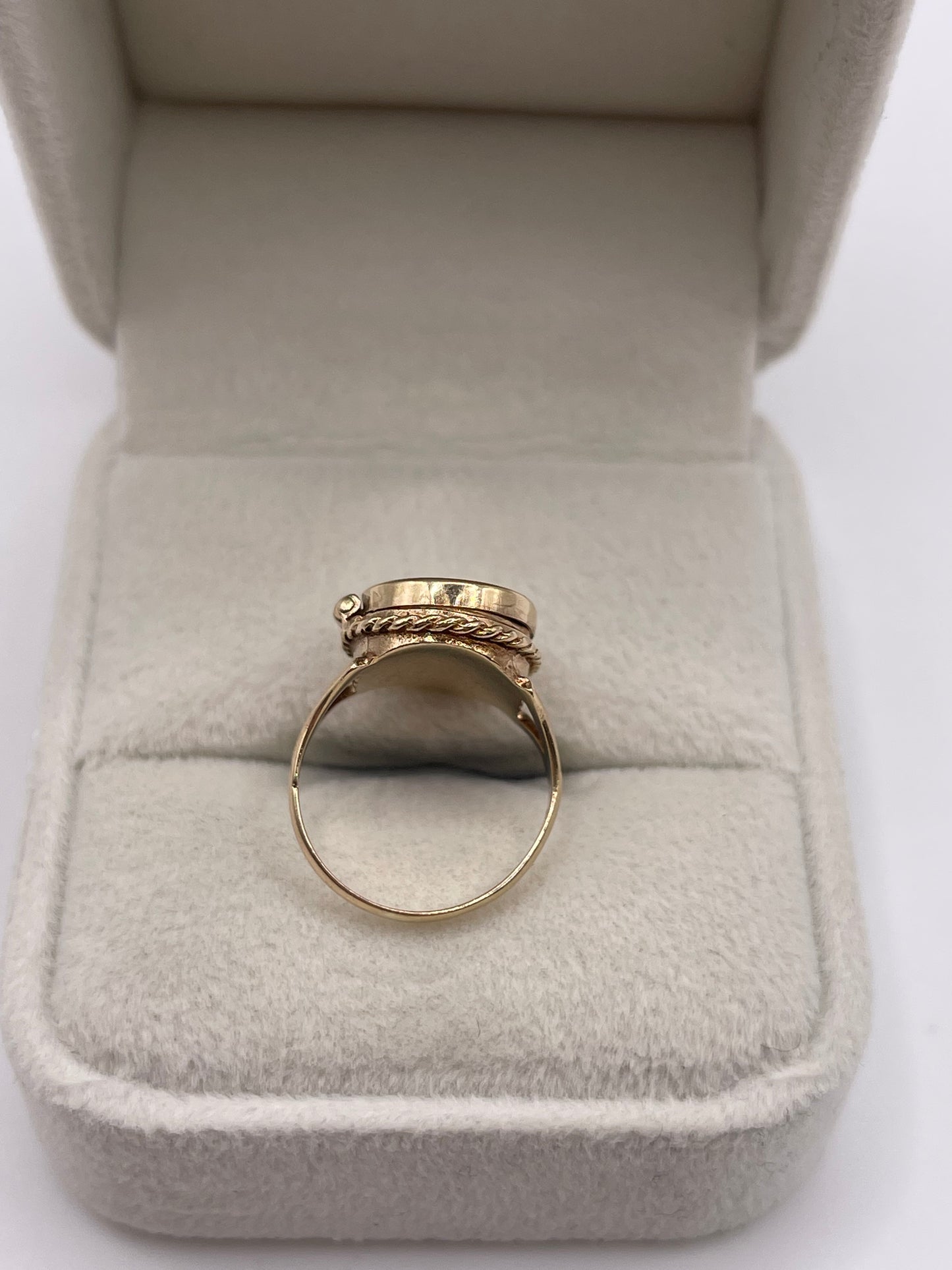 9ct gold locket ring