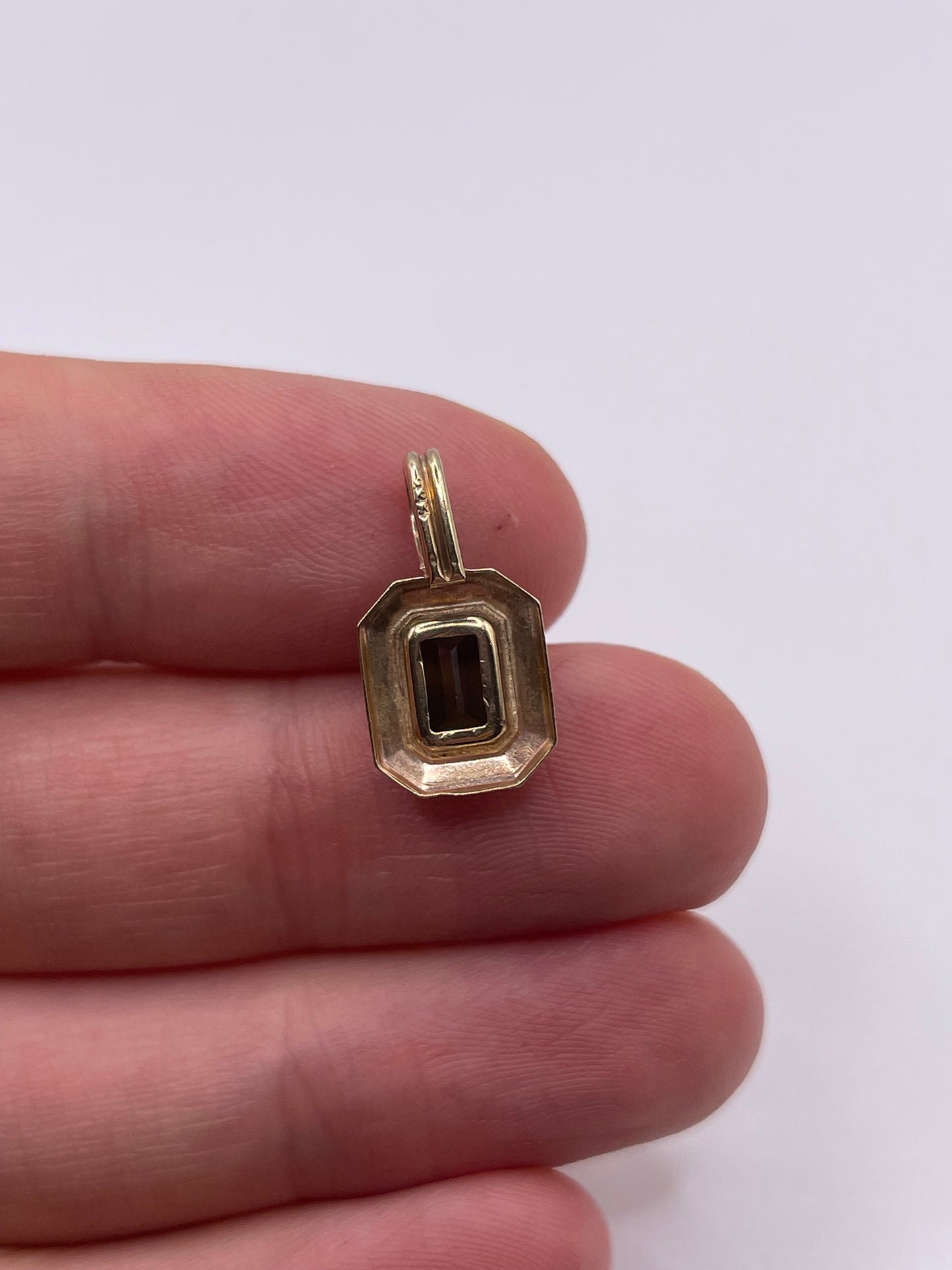 8ct gold tourmaline pendant