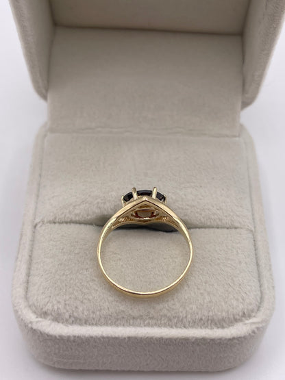 9ct gold garnet ring