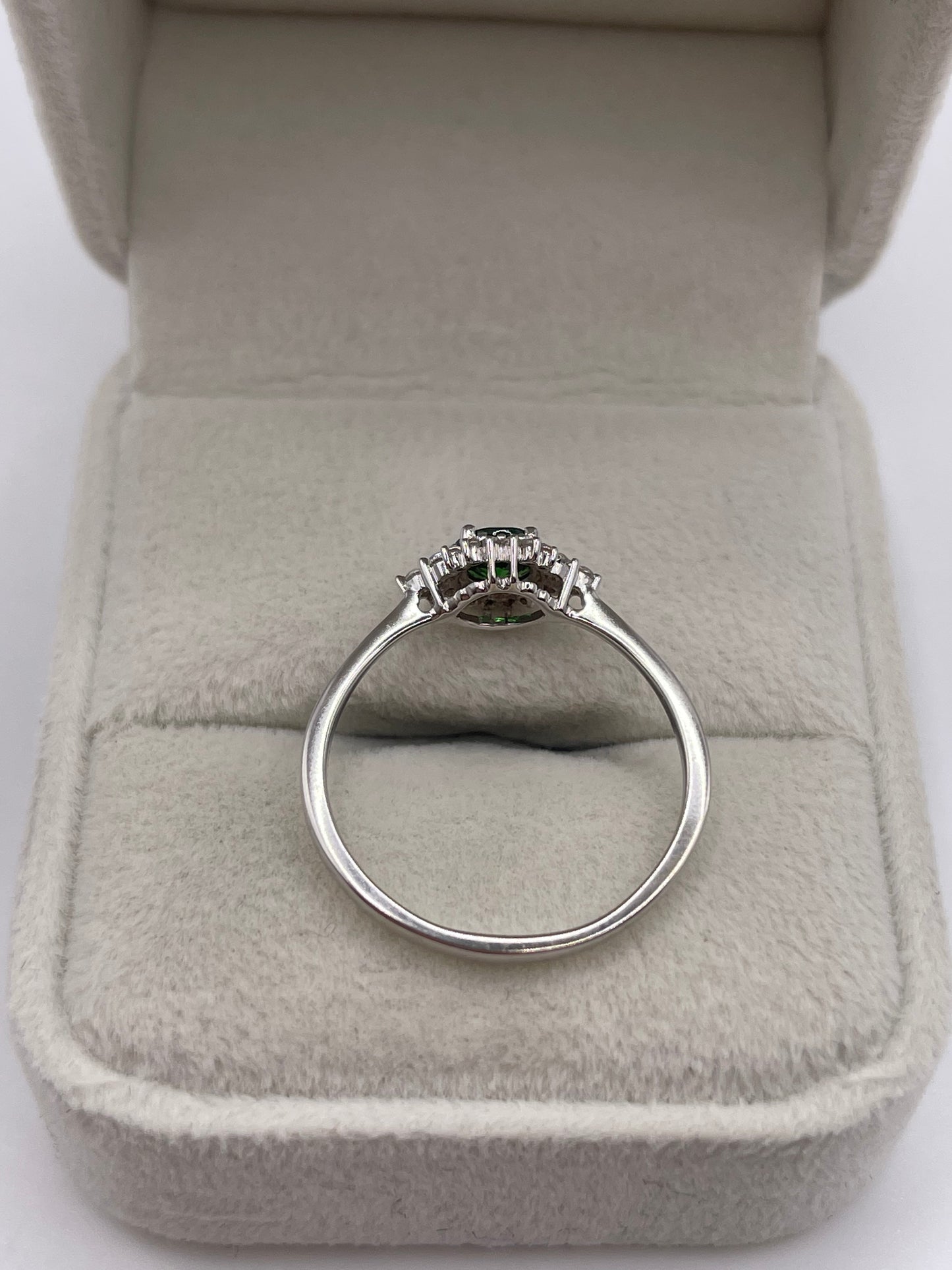 9ct white gold diopside and zircon ring