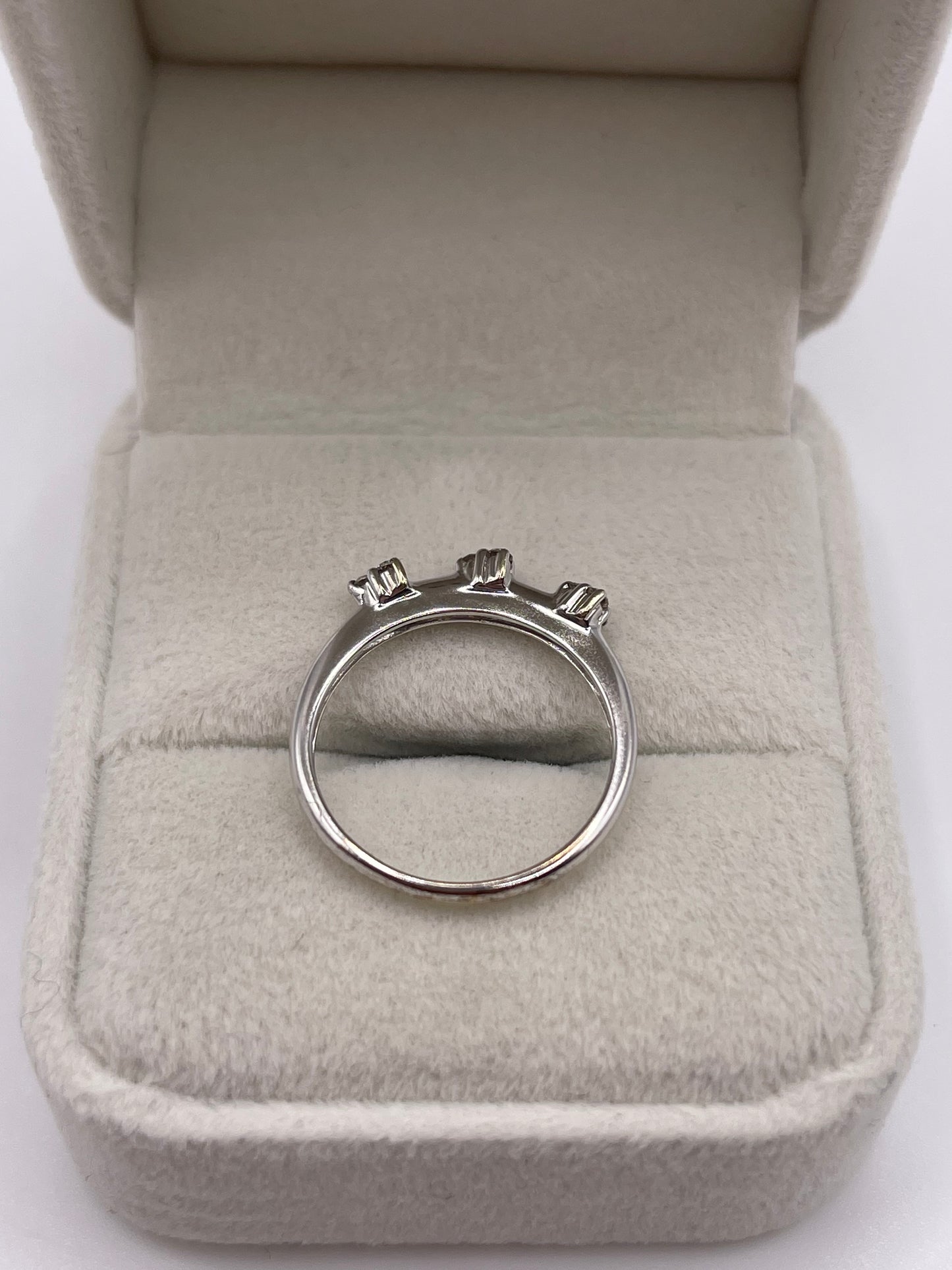 9ct white gold diamond ring