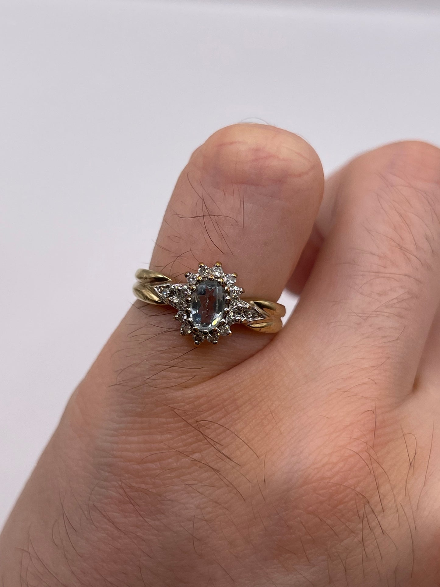 9ct gold aquamarine and diamond ring