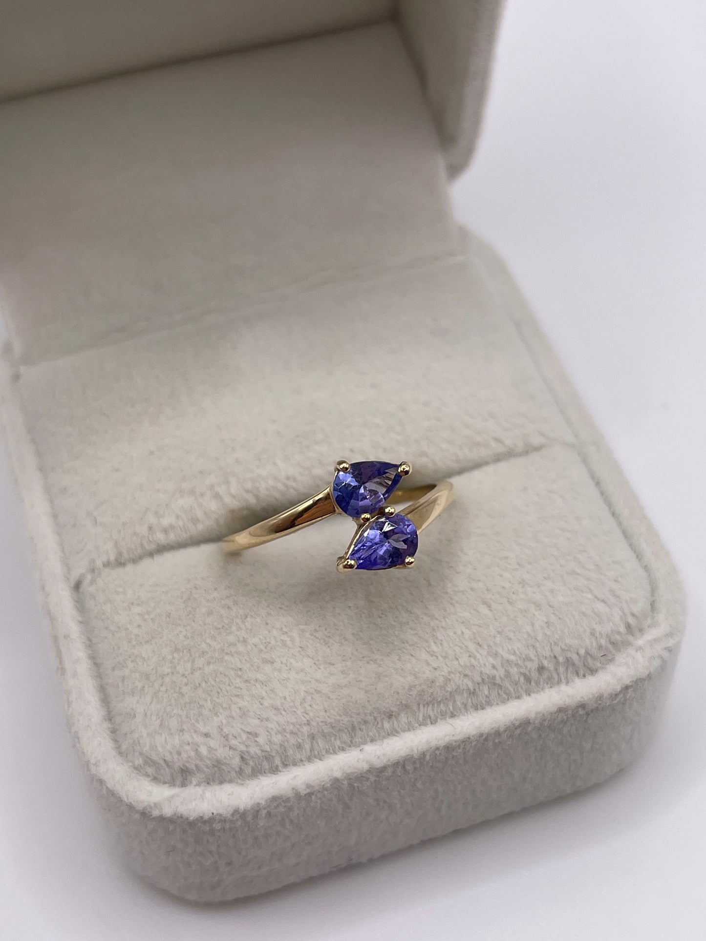 9ct gold tanzanite ring