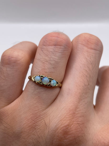 9ct gold opal ring