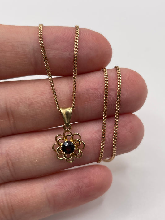 9ct gold garnet necklace