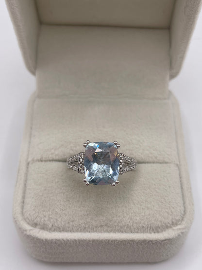 9ct white gold aquamarine and diamond ring