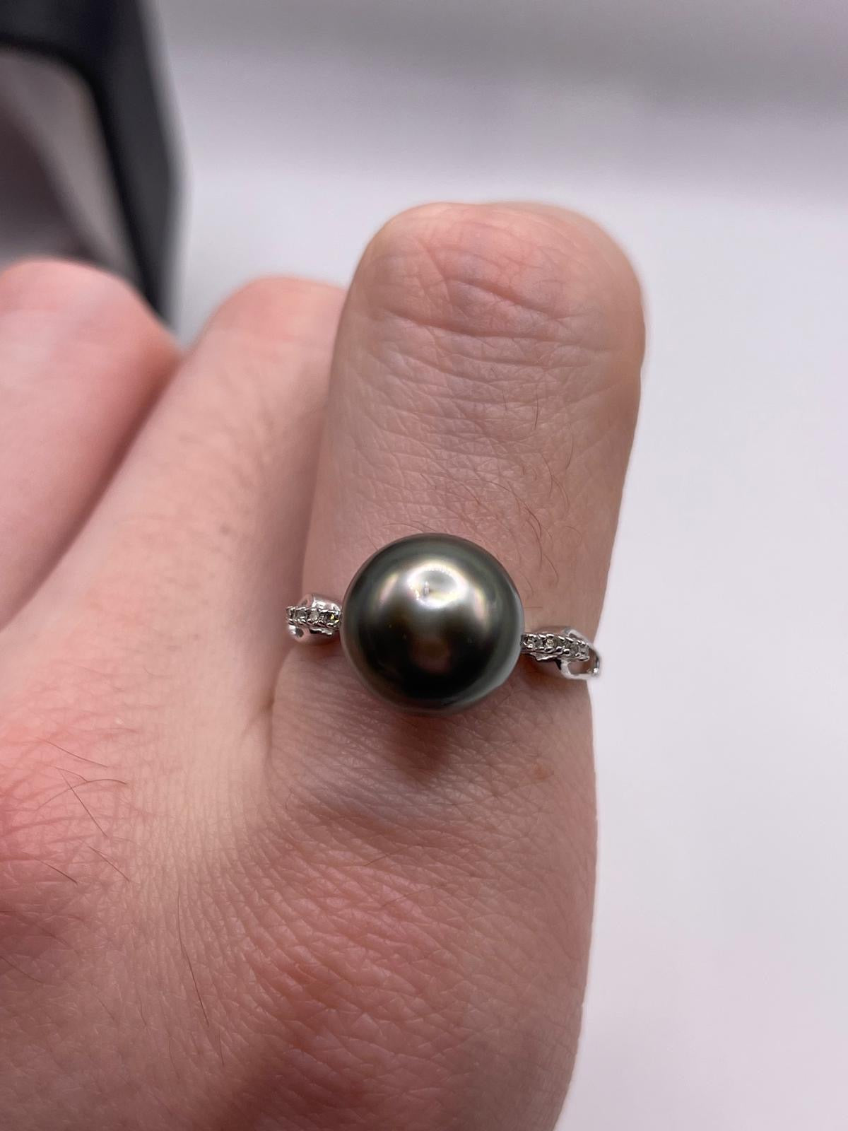 9ct white gold pearl and diamond ring
