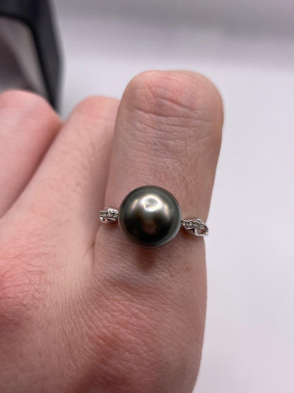 9ct white gold pearl and diamond ring