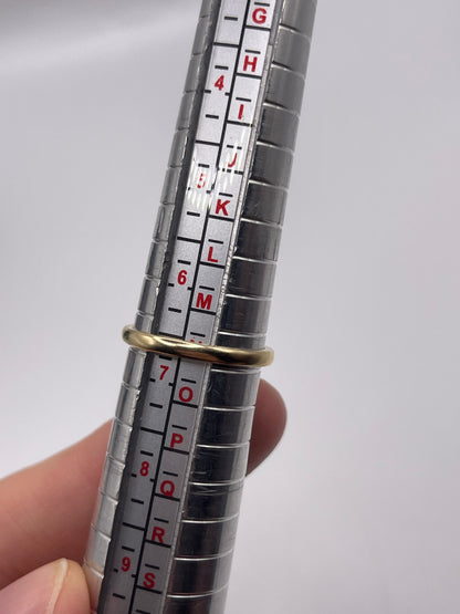 9ct gold green sapphire ring