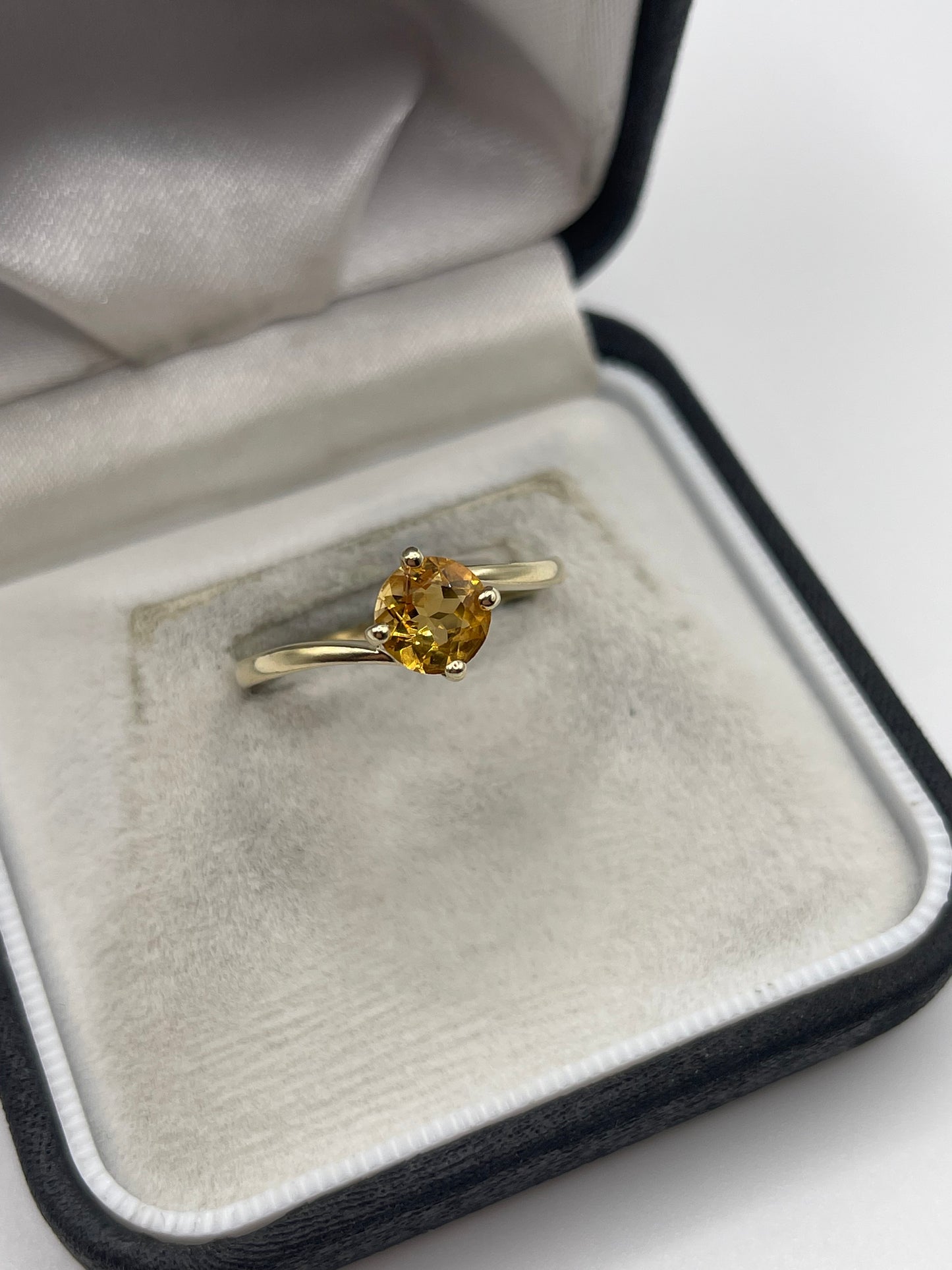 9ct gold citrine ring