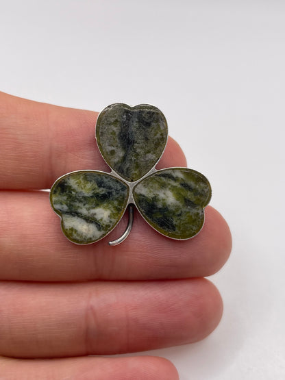 Silver agate clover brooch