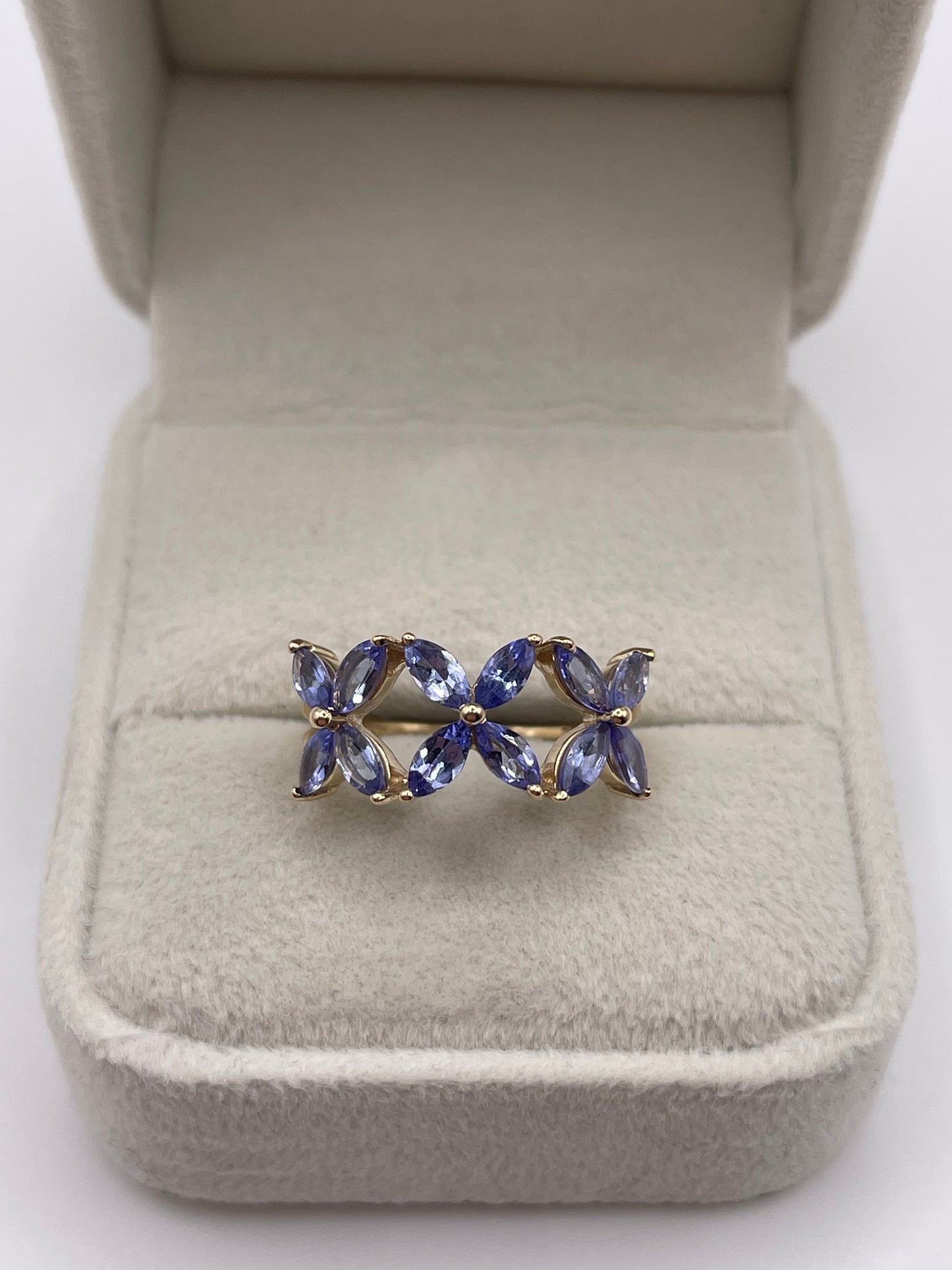 9ct gold tanzanite ring