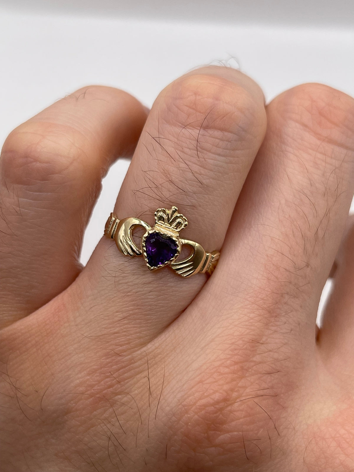 9ct gold amethyst claddagh ring
