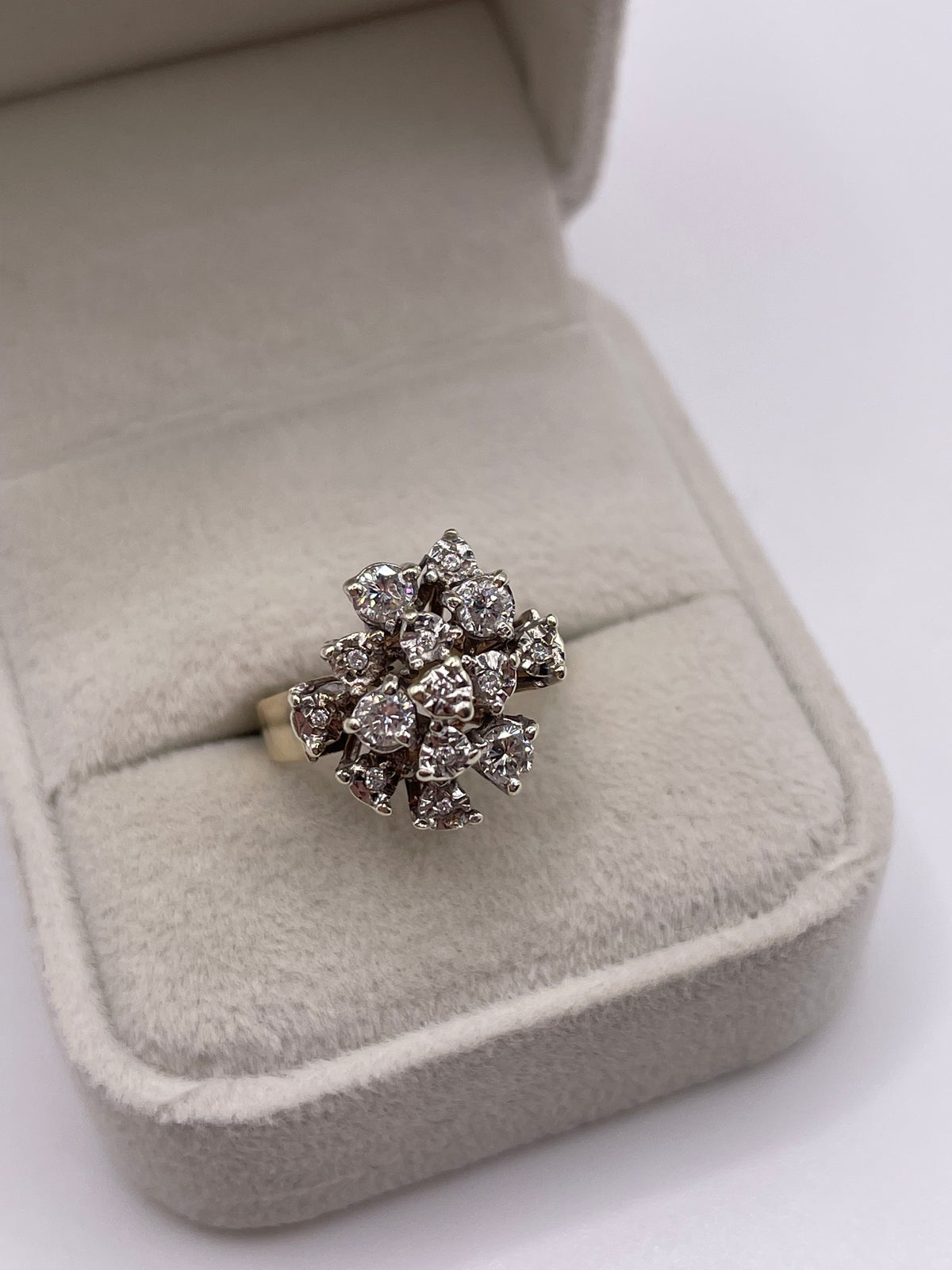 9ct gold diamond clusyer ring