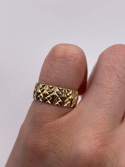 9ct gold patterned band